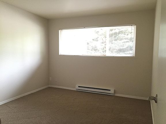 3rd image of 129 108th Ave SE APT 8