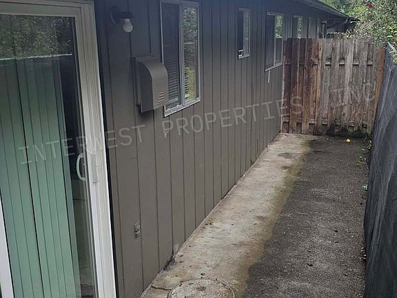 5th image of 2618 Neals Ln #F