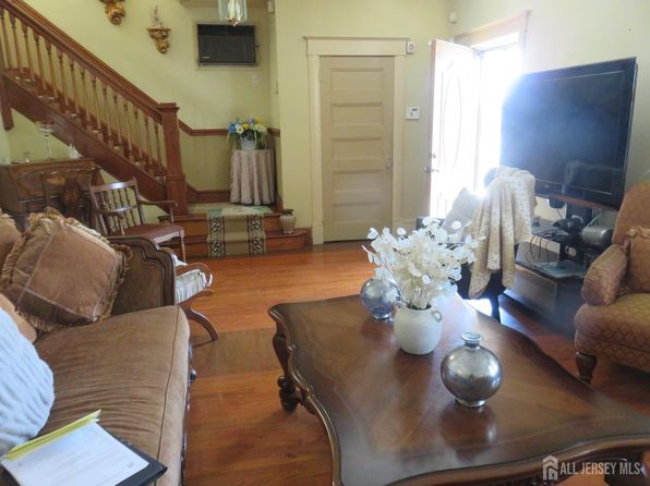 132 Kearny Ave, Perth Amboy, NJ 08861