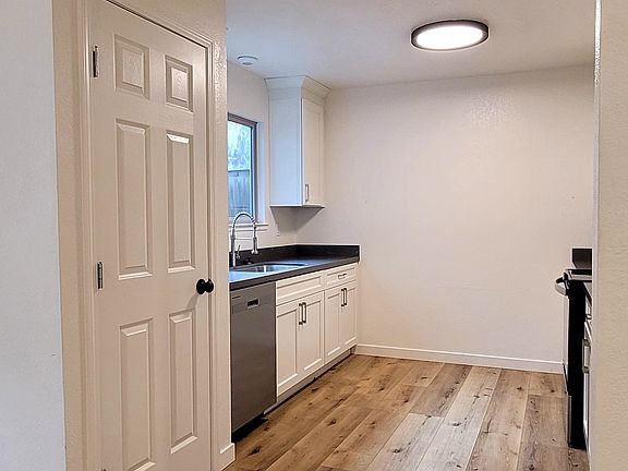 3rd image of 5626 Cascade Ct