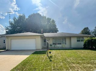 1141 Eastmoor Dr, Mason City, IA 50401
