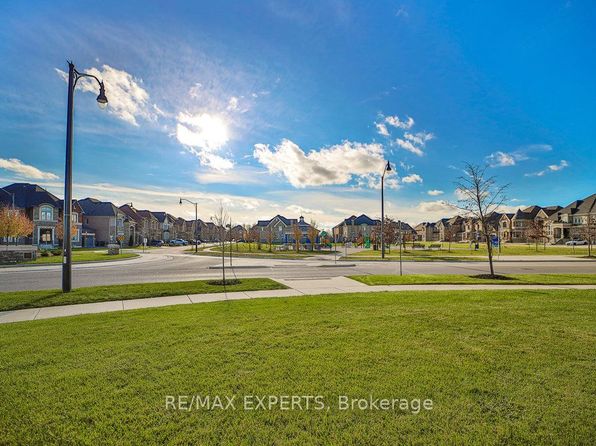 28 Pendergast Ct, Brampton, ON L6P 4G7