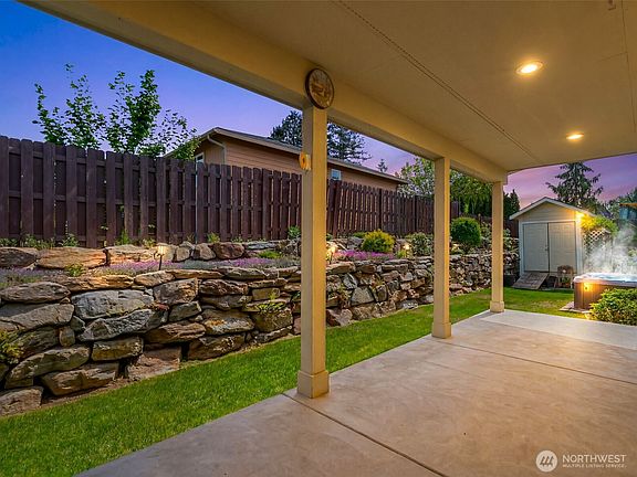 2nd image of 2125 Blackstone Court