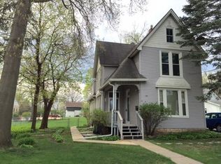 321 34th St NE, Cedar Rapids, IA 52402