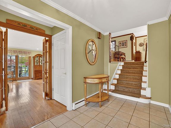 5th image of 984 Fox Meadow Road
