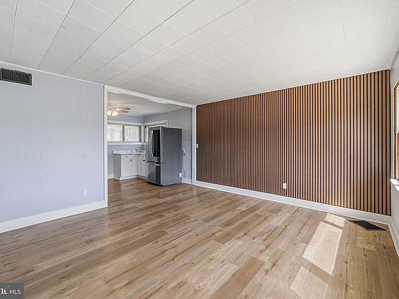 3rd image of 27 Walton Ave