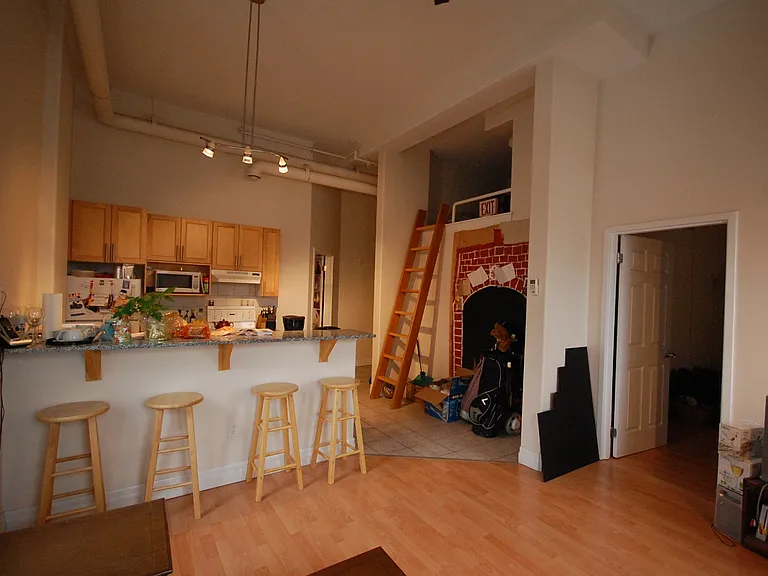 1254 Hollis St — Photo 6