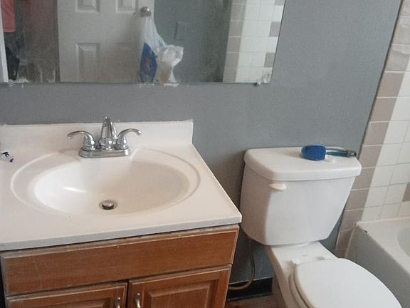 3rd image of 424 Stoddart Ave