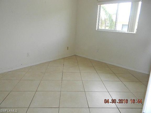 5th image of 825 SE 5th Ct