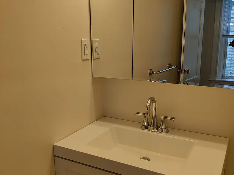 8 Barrows St #1E — Photo 11
