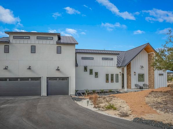 585 N Scenic Hills Ct