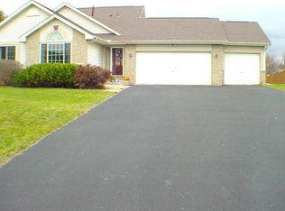 951 125th Ln NE, Blaine, MN 55434