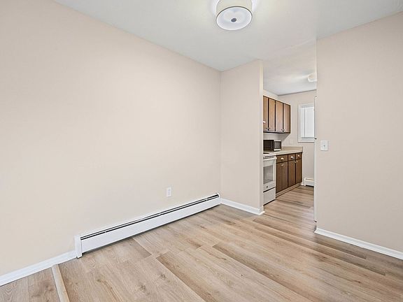 5th image of 721 Cedarwood Ter #729-A