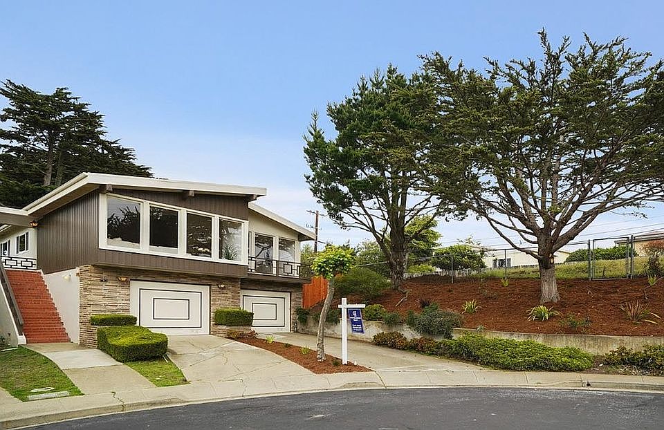 1st image of 4 Manor Ct