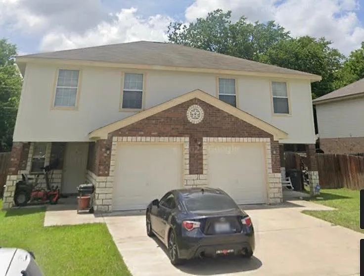 3 bed, 2.5 bath, 1350 sqft, $1,300 — Photo 1