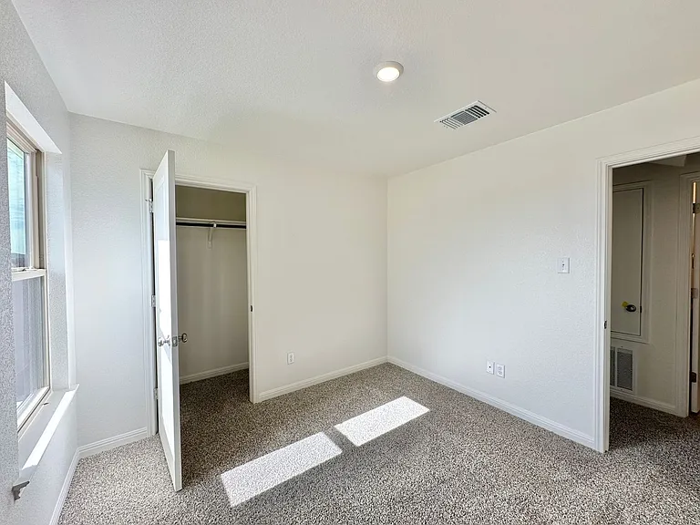 5913 Betty Lou Dr — Photo 20
