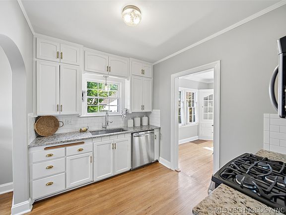 5th image of 1215 E 28th St