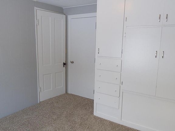 5th image of 219 Dewey St