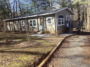 410 Piney Ridge Dr, Hendersonville, NC 28791