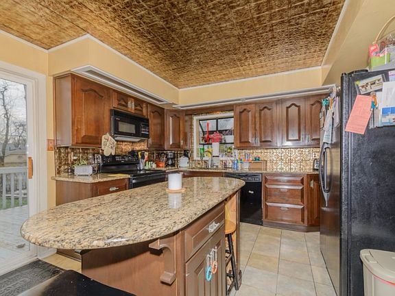 3rd image of 132 Pelham Dr