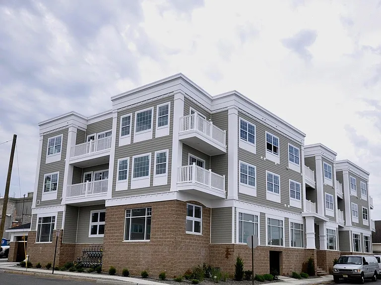2 Hennessey Blvd #304 — Photo 1