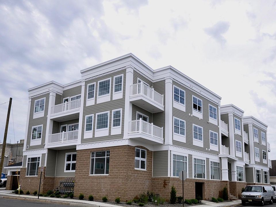 1st image of 2 Hennessey Blvd APT 304