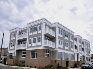 2 Hennessey Blvd APT 304, Atlantic Highlands, NJ 07716