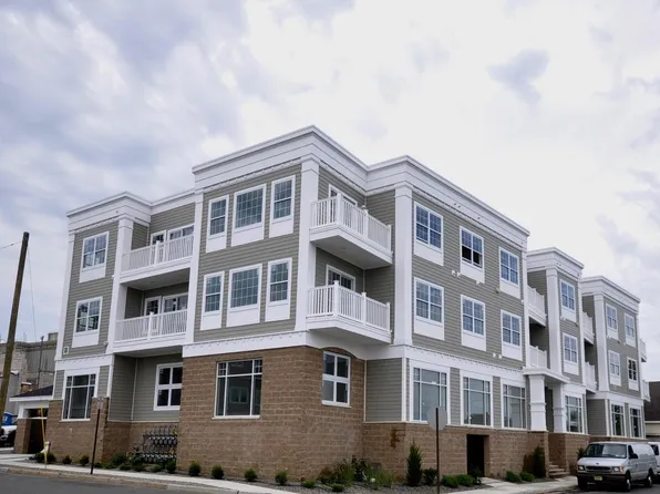 2 Hennessey Blvd APT 304, Atlantic Highlands, NJ 07716