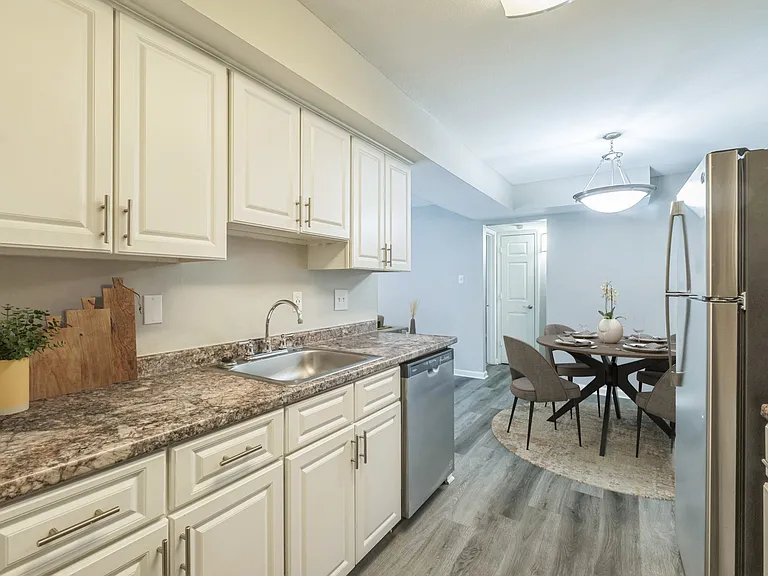 The Lexington Apartments — Photo 14