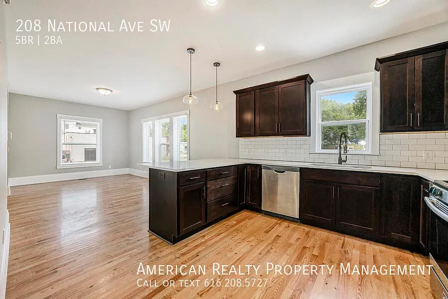 5 bed, 1608 sqft, $3,350 — Photo 4