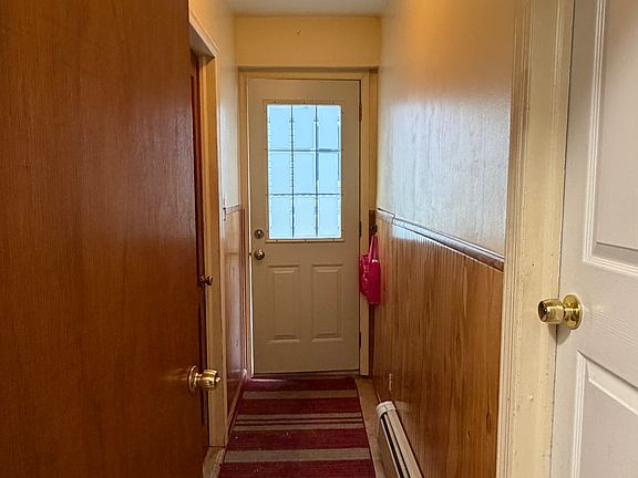 3rd image of 441 Genesee Ave Floor 1