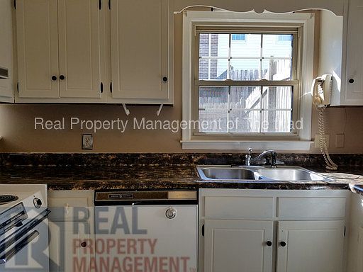 5th image of 110 Charlestowne Cir