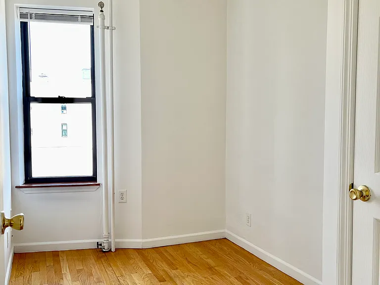 136 McKibbin St #10R — Photo 7