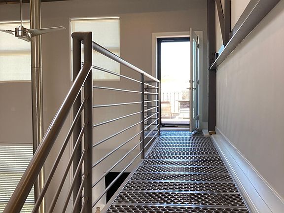 5th image of 2100 Greenwood St Unit 200