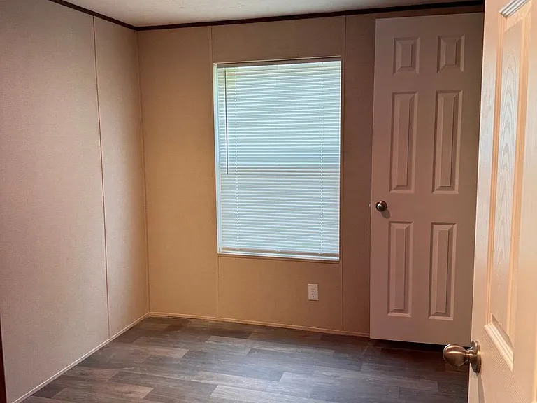 112 Harold Ln — Photo 12