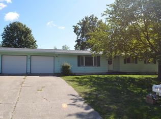 717 S Stuart St, Sigourney, IA 52591