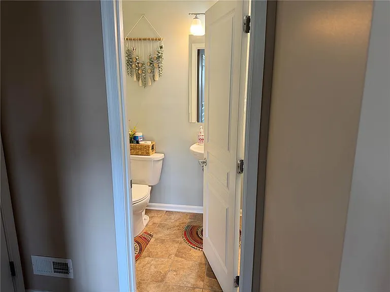 1428 Waterbury Rd — Photo 8