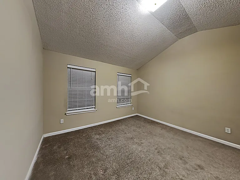 369 Hidden Creek Ln — Photo 13