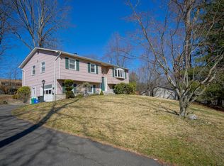 4 Ironwood Ct, Stony Pt, NY 10980