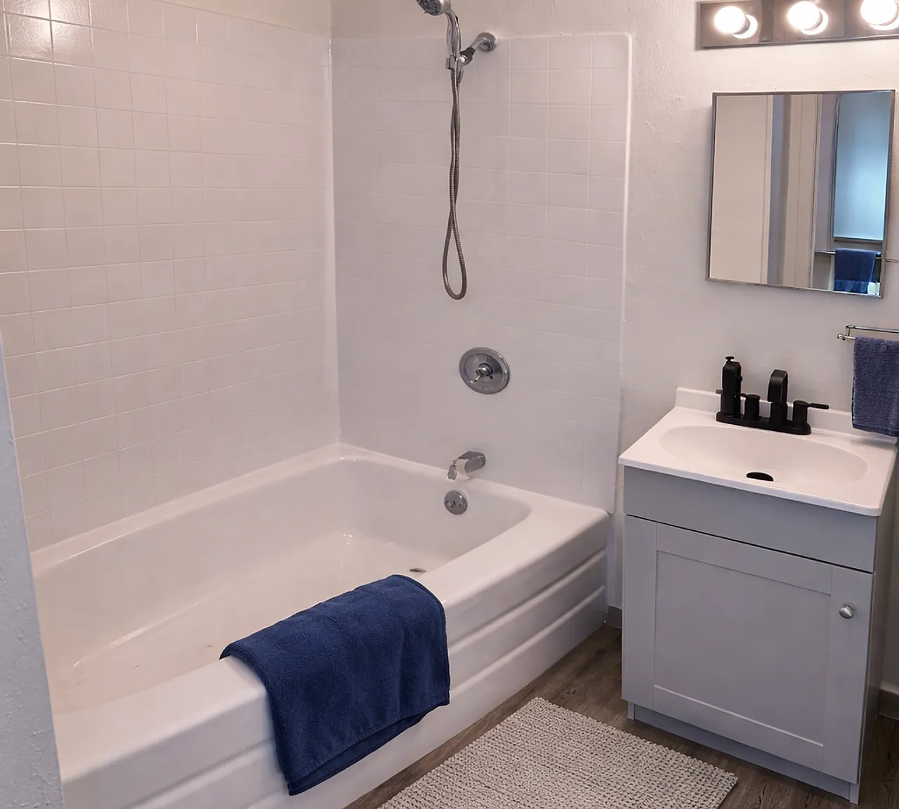Hot Deal $99 1st Month Rent. Apply Today! Brickyard Commons Ii — Photo 3