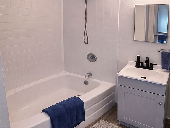 5th image of 1925 W 1st St #2