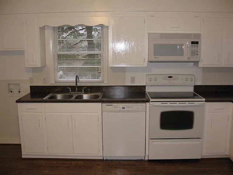 200 N Isundega St — Photo 7