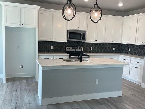 4th image of 2206 Young St