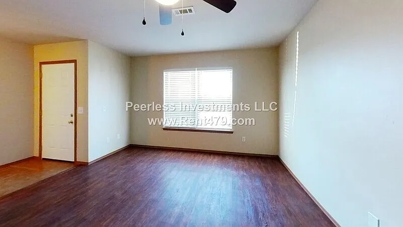 3 bed, 2.0 bath, 1200 sqft, $1,395 — Photo 3