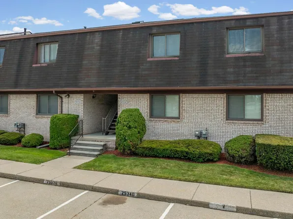 25340 Quarter Deck St #16, Harrison Township, MI 48045