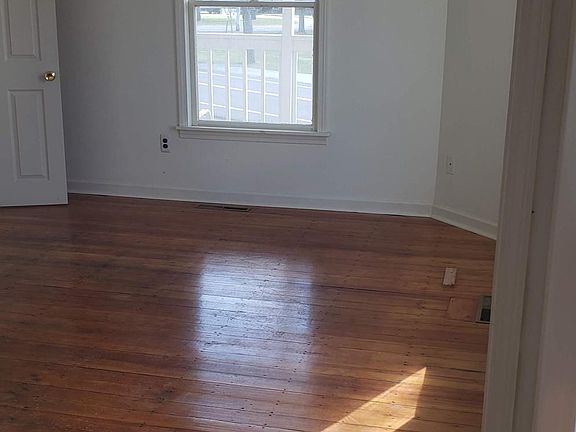 5th image of 521 Primrose St #521