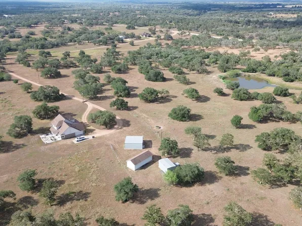 1684 Zengerle Rd, Cuero, TX 77954