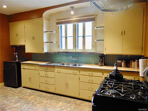 5th image of 48 Greenwood Pl