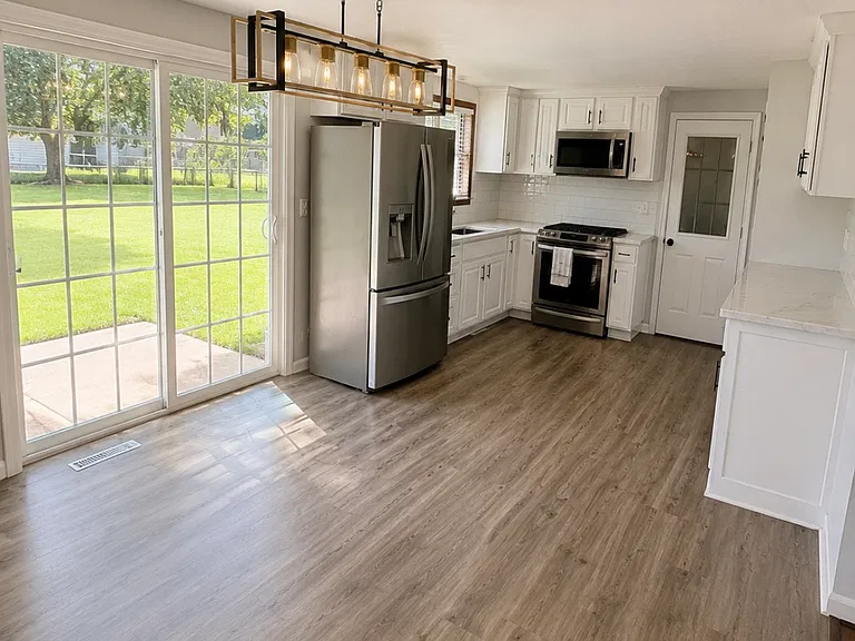2339 Jubilee Dr — Photo 2