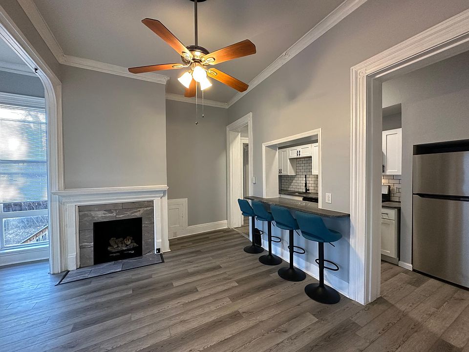 1st image of 403 Oak St APT 1